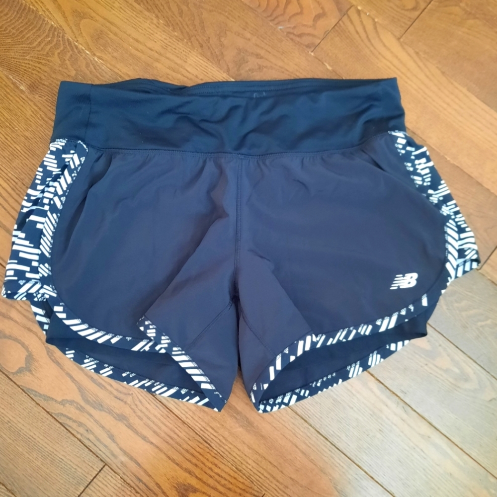 🏃‍♀️New Balance NB DRY Shorts, Size Medium, Black + White